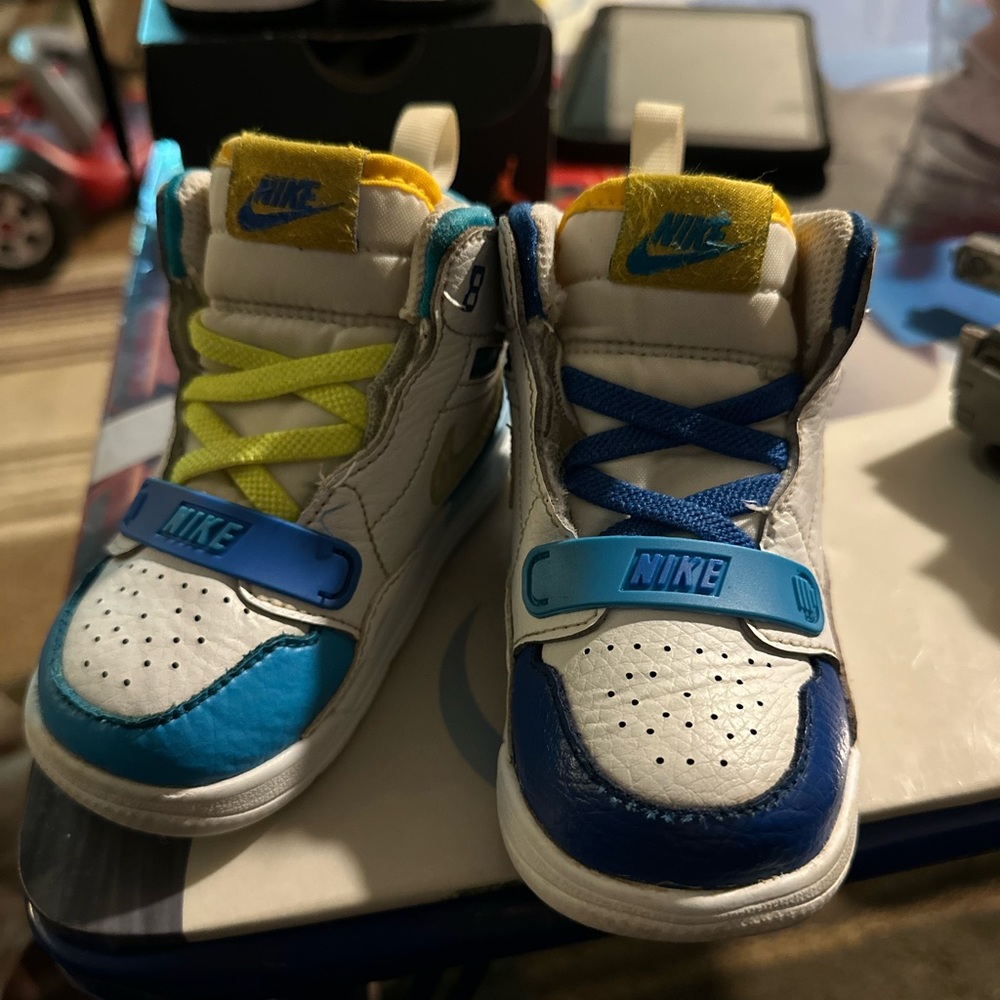 7c multicolored shoes